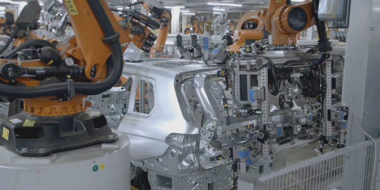 How BMW uses A.I. to make vehicle assembly more efficient How BMW uses A.I. to make vehicle assembly more efficient