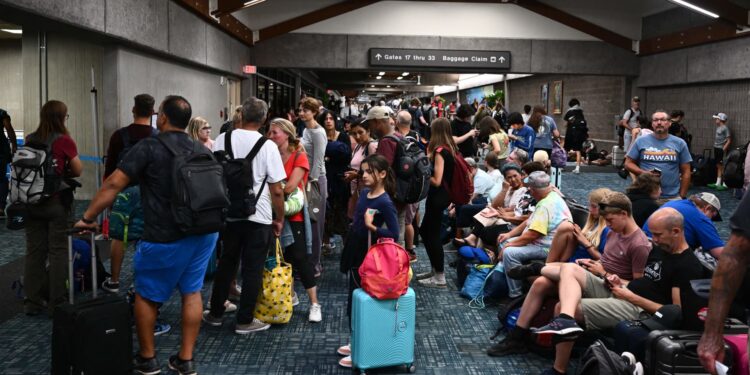 Airlines add flights to get travelers off of Maui after deadly wildfires