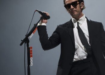 The 1975 is being sued for .7 million because of a gay kiss