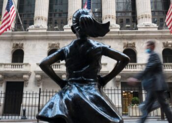 The wait for an elusive recession is getting costly for big-name money managers bullish on bonds. They’re doubling down The wait for an elusive recession is getting costly for big-name money managers bullish on bonds. They’re doubling down