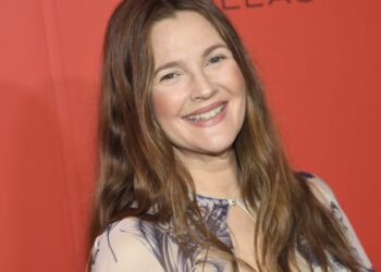 Drew Barrymore has reversed her decision to bring back her talk show despite the Hollywood strikes: ‘I have listened to everyone’
