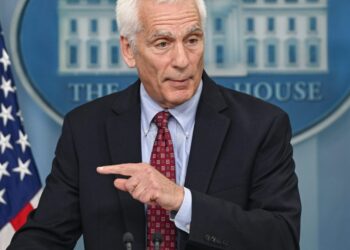 During historic auto strike scaring Wall Street, Biden’s economic advisor says workers want a ‘fair slice’