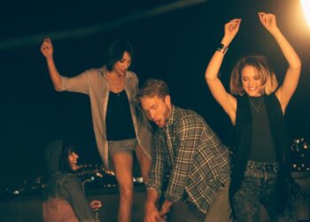 Night owls have more unhealthy lifestyle habits and a 72% higher risk for diabetes, according to a new study