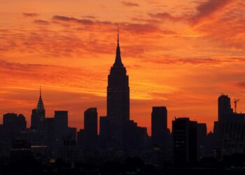 Sorry, California and New York: Your personal income fell for the first time since 2009 Sorry, California and New York: Your personal income fell for the first time since 2009