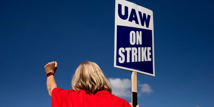 White House no longer sending top officials to Detroit for UAW strike talks this week