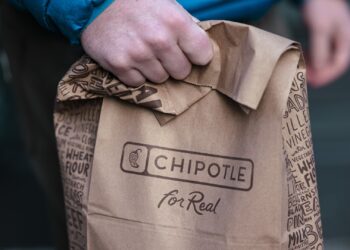 Chipotle misses revenue estimates as same-store sales growth disappoints