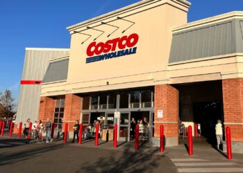 Costco beats on earnings as e-commerce sales jump