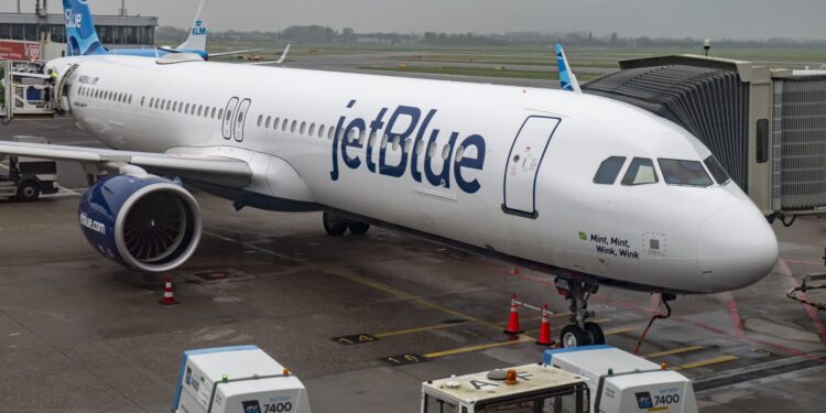 JetBlue cuts more unprofitable routes, tweaks Europe flights