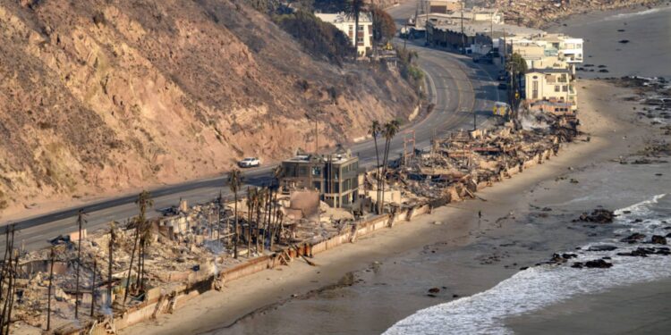 Airlines extend travel waivers due to LA wildfires Airlines extend travel waivers due to LA wildfires