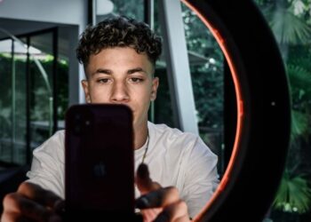 TikTok influencers resist a move to Meta under the app’s looming ban. ‘The vibes are not the same’