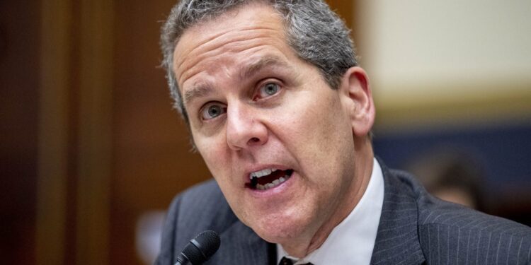 Top Fed regulator steps down after enraging JPMorgan Chase and Republicans Top Fed regulator steps down after enraging JPMorgan Chase and Republicans