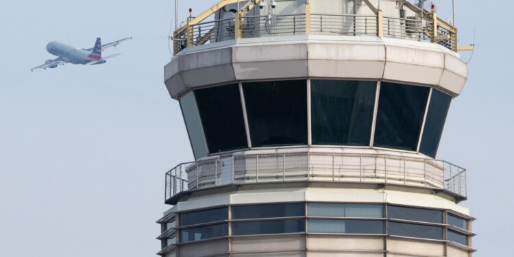 Aviation industry urges Congress to approve emergency air traffic control funding