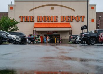 Home Depot earnings beat Wall Street estimates, as retailer breaks comparable sales losing streak