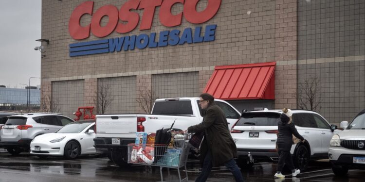 Costco reports mixed second-quarter earnings, comparable sales growth Costco reports mixed second-quarter earnings, comparable sales growth