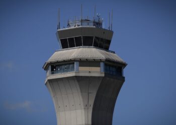 American Airlines CFO says some travelers are avoiding Newark airport