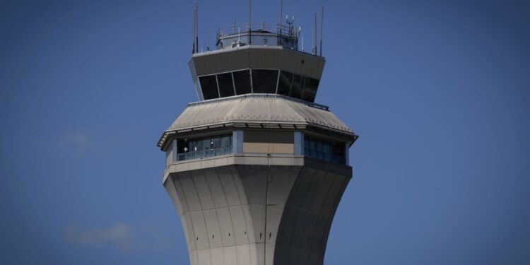 American Airlines CFO says some travelers are avoiding Newark airport American Airlines CFO says some travelers are avoiding Newark airport