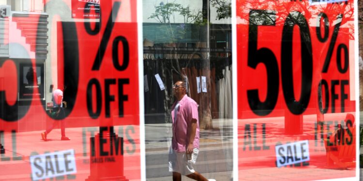 ‘Dumpster fire’: Retailers urge shoppers to buy now before tariffs raise prices ‘Dumpster fire’: Retailers urge shoppers to buy now before tariffs raise prices