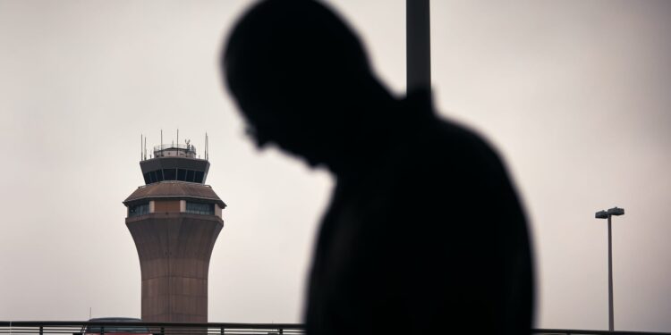 Newark air traffic controllers lost contact with planes again in overnight outage Newark air traffic controllers lost contact with planes again in overnight outage