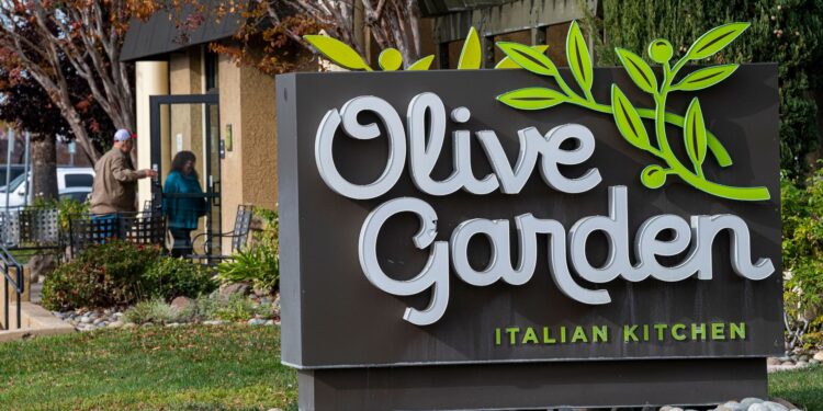 Darden Restaurants beats earnings estimates, as Olive Garden parent predicts growth in 2026