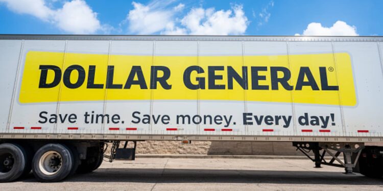 Dollar General is shaking off tariff fears and winning over higher-income consumers Dollar General is shaking off tariff fears and winning over higher-income consumers