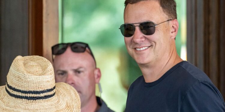 How Yahoo’s turnaround specialist CEO got top talent ‘running towards the fire’ to revive fallen dot-com star