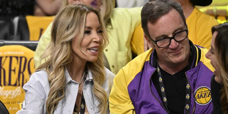 Los Angeles Lakers owners sell majority stake in the team at billion valuation Los Angeles Lakers owners sell majority stake in the team at billion valuation