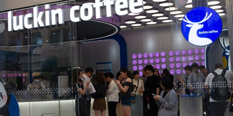 Starbucks’ biggest threat just came to the U.S. Luckin Coffee opens two NYC locations Starbucks’ biggest threat just came to the U.S. Luckin Coffee opens two NYC locations