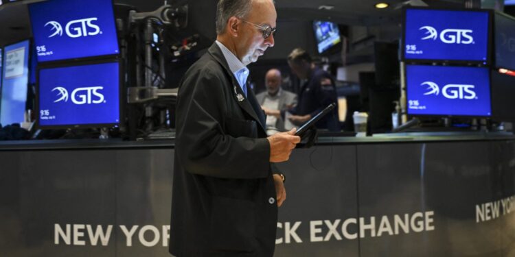 Stocks rise Thursday after strong corporate earnings reports