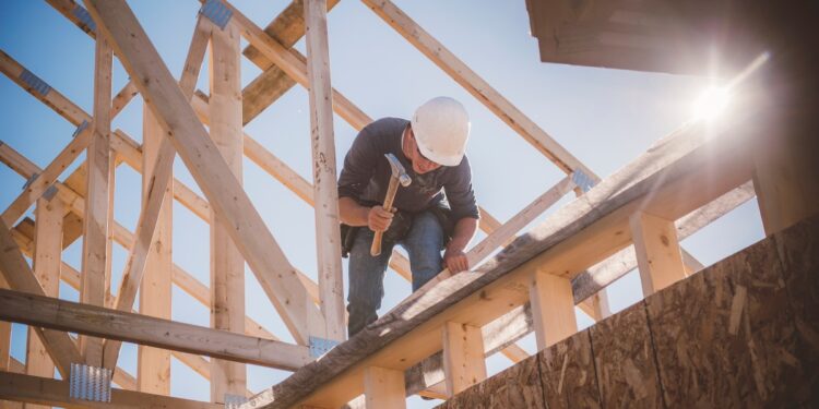 Top economist sounds the alarm even louder on the housing market and says homebuilders are ‘giving up’ Top economist sounds the alarm even louder on the housing market and says homebuilders are ‘giving up’