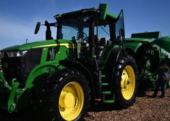 John Deere faces a crossroads amid decreasing demand, increasing investments