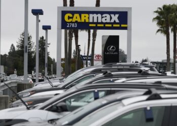 CarMax stock plummets 20% following ‘challenging’ quarter