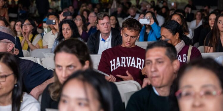 Harvard Business School grad charged with swindling fellow alums out of million in Ponzi scheme | Fortune Harvard Business School grad charged with swindling fellow alums out of million in Ponzi scheme | Fortune