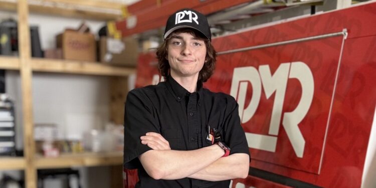 Meet a 23-year-old electrician who was a ‘good student’ but skipped college to become his own boss. He makes 6 figures | Fortune Meet a 23-year-old electrician who was a ‘good student’ but skipped college to become his own boss. He makes 6 figures | Fortune