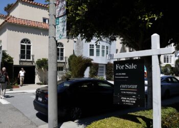 Mortgage rates see biggest one-day drop in over a year