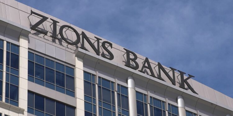 ‘The tide went out’: How a string of bad loans has bank investors hunting for hidden risks ‘The tide went out’: How a string of bad loans has bank investors hunting for hidden risks