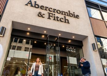 Abercrombie shares soar 37% on Hollister growth, strong earnings beat
