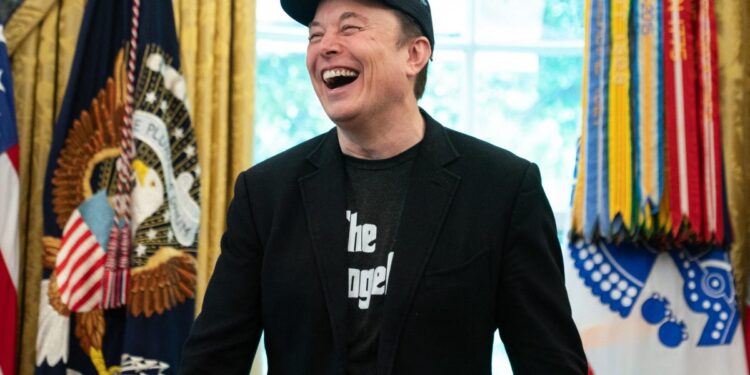 Elon Musk revives billionaire beef with Bill Gates, says he better exit his ‘crazy short’ against Tesla soon or else add to his .5 billion in losses | Fortune Elon Musk revives billionaire beef with Bill Gates, says he better exit his ‘crazy short’ against Tesla soon or else add to his .5 billion in losses | Fortune