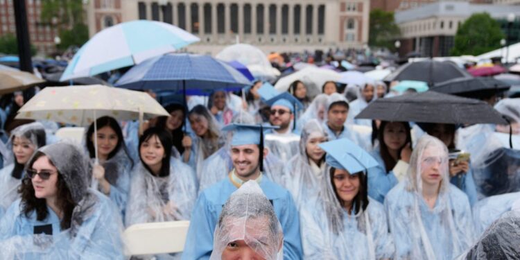 Even college graduates no longer think a degree is worth the cost as the once-safe path to the American dream is now seen as a risky venture | Fortune Even college graduates no longer think a degree is worth the cost as the once-safe path to the American dream is now seen as a risky venture | Fortune