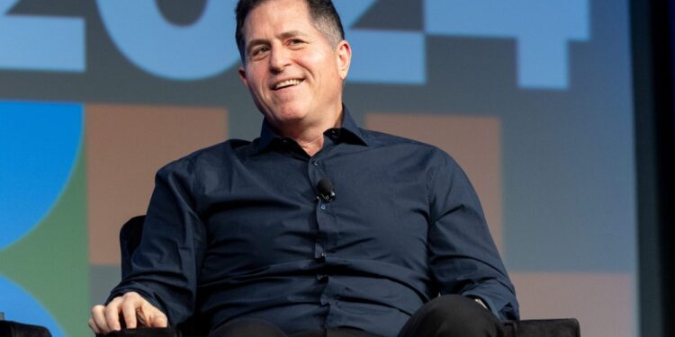 Michael Dell founded his billion company—once the largest PC maker—as a 19-year-old in his college dorm. Here’s his secret to making it big | Fortune Michael Dell founded his billion company—once the largest PC maker—as a 19-year-old in his college dorm. Here’s his secret to making it big | Fortune