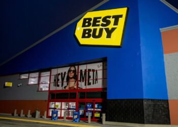 Best Buy hikes sales forecast as shoppers upgrade tech, splurge on devices