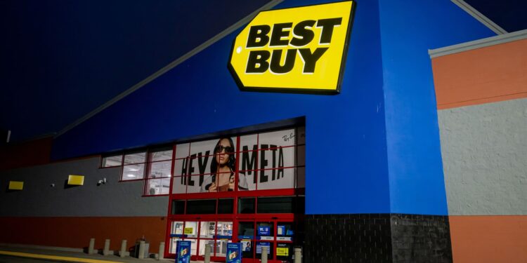 Best Buy hikes sales forecast as shoppers upgrade tech, splurge on devices