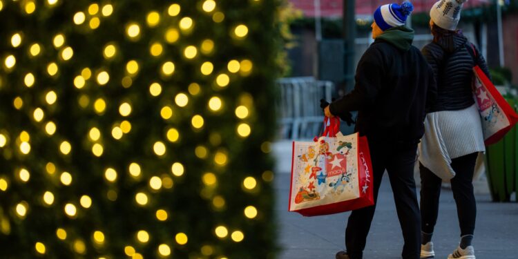 Consumers are feeling gloomy about the economy. Here’s why they’re spending anyway Consumers are feeling gloomy about the economy. Here’s why they’re spending anyway