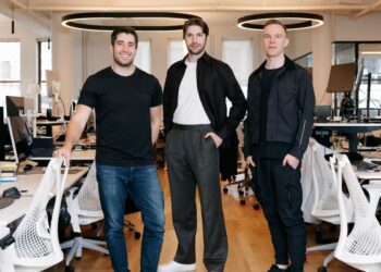 Exclusive: Cursor acquires code review startup Graphite as AI coding competition heats up | Fortune