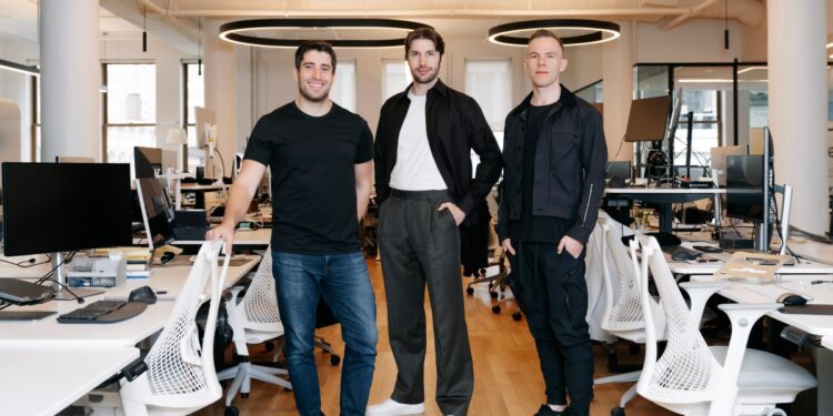 Exclusive: Cursor acquires code review startup Graphite as AI coding competition heats up | Fortune Exclusive: Cursor acquires code review startup Graphite as AI coding competition heats up | Fortune