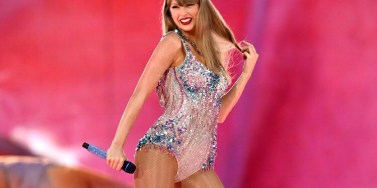 Meet Luana Lopes Lara: The 29-year-old ballerina spent summers working for Ray Dalio—now she’s the youngest female self-made billionaire | Fortune Meet Luana Lopes Lara: The 29-year-old ballerina spent summers working for Ray Dalio—now she’s the youngest female self-made billionaire | Fortune