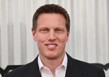 Paramount guarantees Larry Ellison backing in amended WBD bid