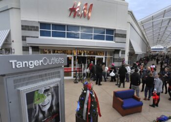 Tanger CEO says retailers are ‘discounting to meet the consumer’ this holiday season
