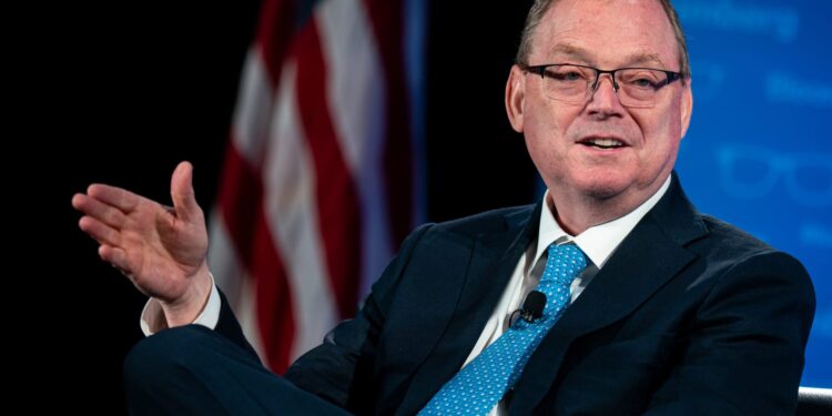 Hassett pivots to possible ‘Trump cards’ amid credit card interest rate battle with banks