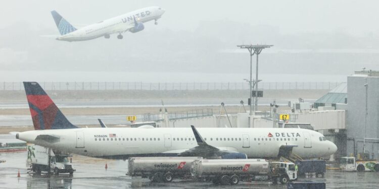 Delta expects to halt flights at NYC, Boston airports for storm | Fortune Delta expects to halt flights at NYC, Boston airports for storm | Fortune