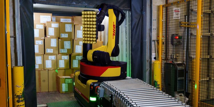 How packaging and logistics companies are automating their warehouses How packaging and logistics companies are automating their warehouses
